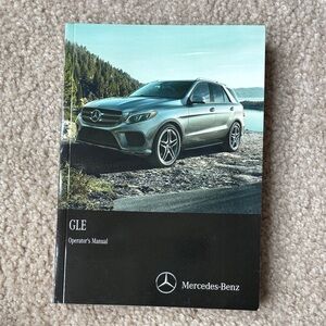 Mercedes-Benz GLE Operator's Manual - Silver SUV Cover